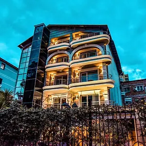 Broadway 4* Tirana